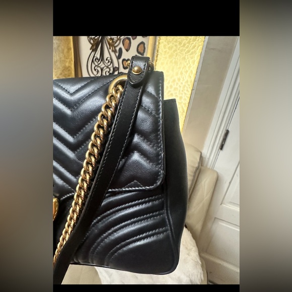 Sold !! EUC! Gucci Marmont Medium - Picture 4 of 13